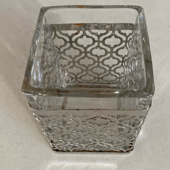 Hotel Collection Clear and Silver Colored Square Tabletop Glass Vase - Picture 3 of 6